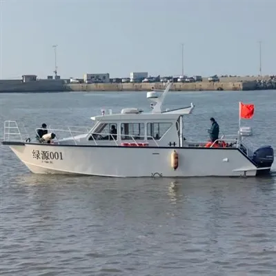 What are the rules for using a leisure boat on a river?